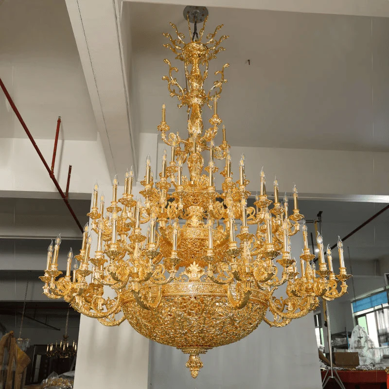 Chandelier baroque de luxe en laiton
