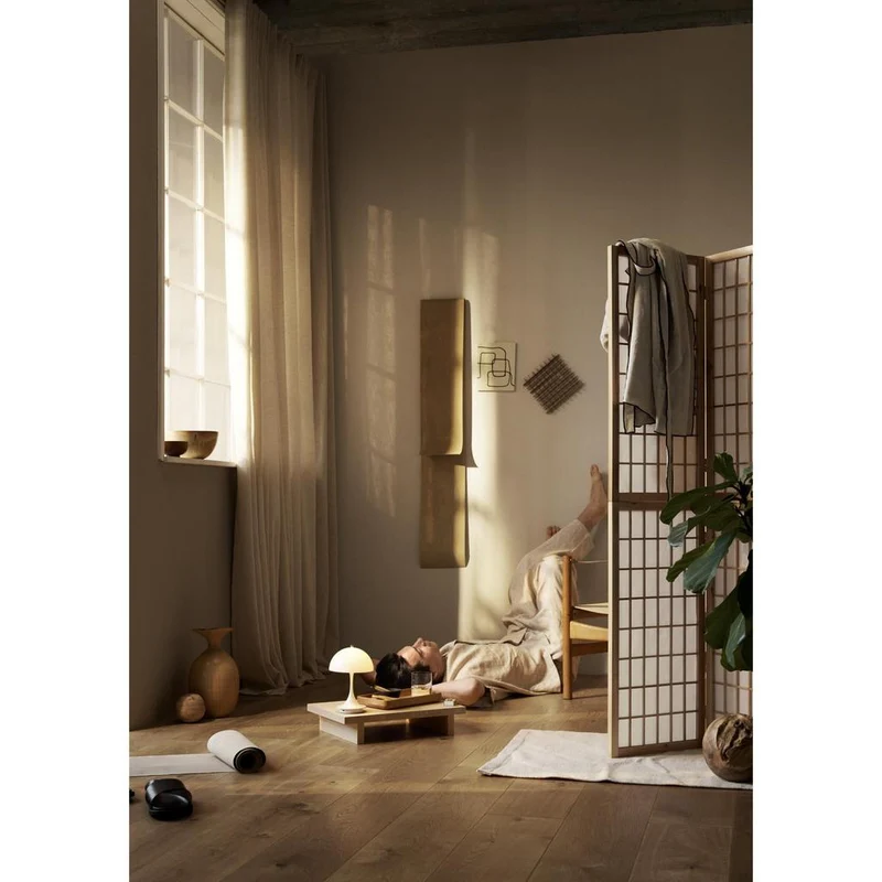 Panthella 160 - Portable V3 Bordlampe - Opal Beige | Louis Poulsen