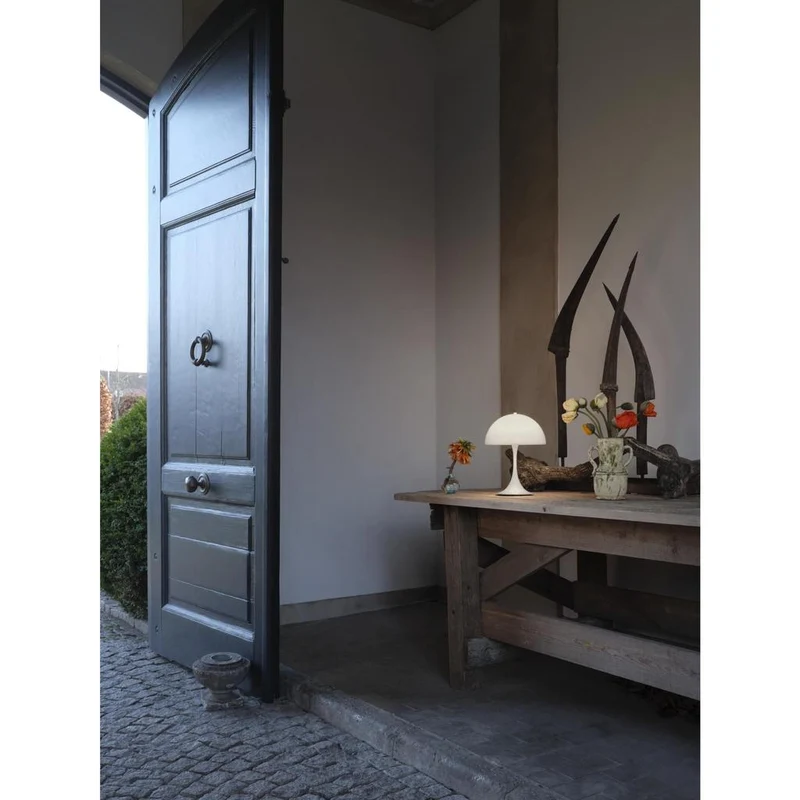 PANTHELLA 250 - BORDLAMPE PORTABLE - HVID OPALT AKRYL