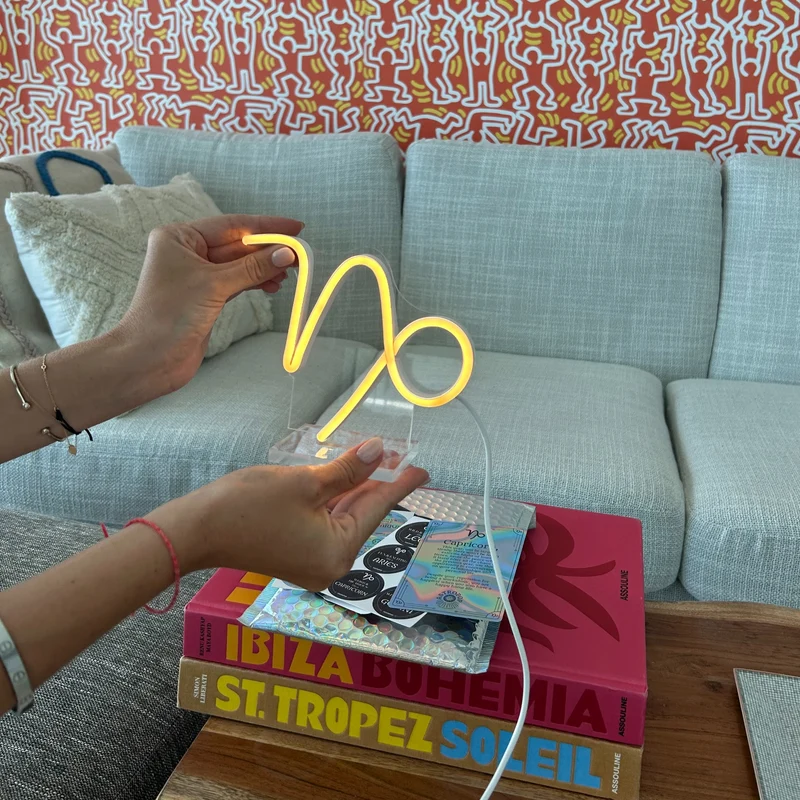 Capricorne, signe en néon LED