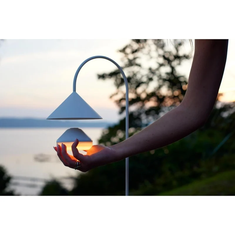 GRASP BORDLAMPE H72 MAT HVID PORTABLE - Frandsen