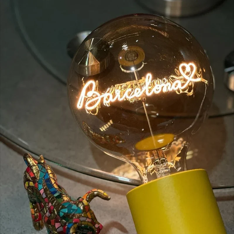 Ampoule décorative LED "Love Barcelona" - Message In The Bulb