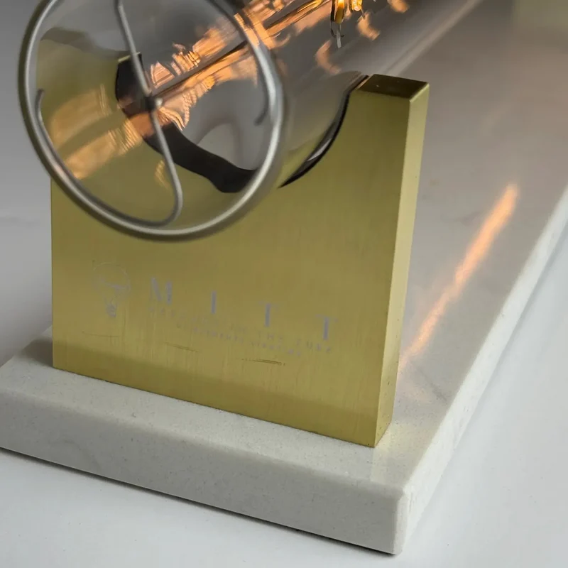 Lampe de table MITT - design marbre noir - Message In The Bulb
