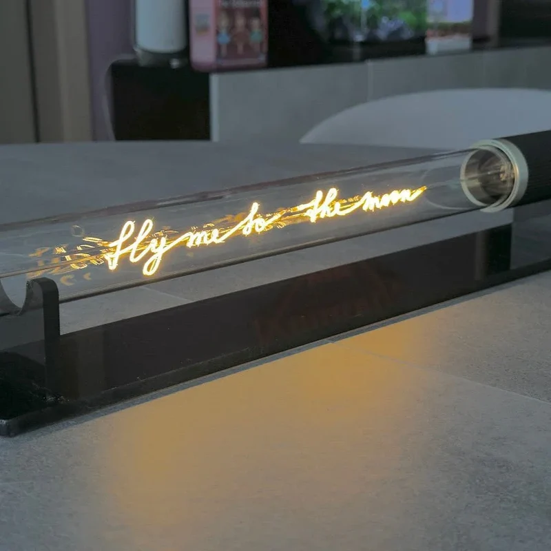 Ampoule décorative LED “Fly me to the moon” – Message In The Tube