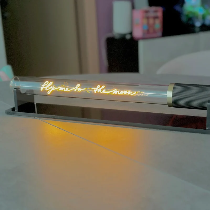 Ampoule décorative LED “Fly me to the moon” – Message In The Tube