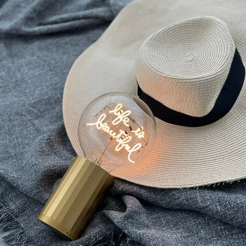Ampoule décorative LED sans fil "LIFE IS BEAUTIFUL" - Message In The Bulb