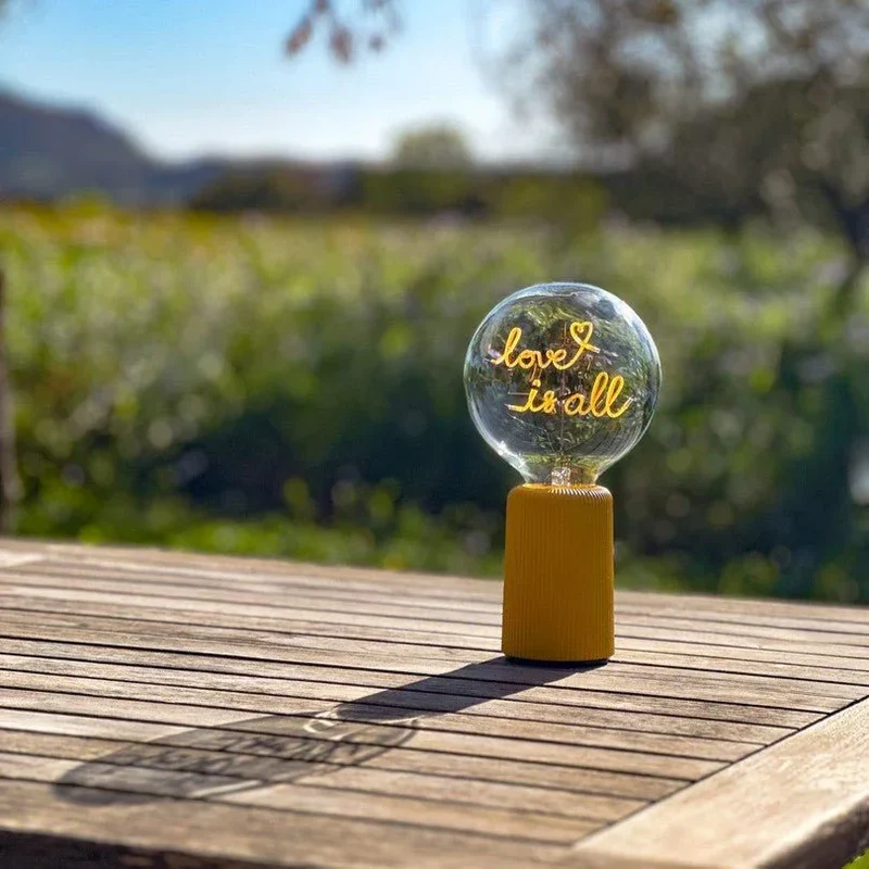 Ampoule décorative LED sans fil "Love is All" - Message In The Bulb