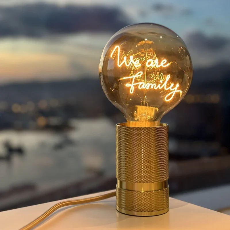 Ampoule décorative LED "We are Family" - Message In The Bulb