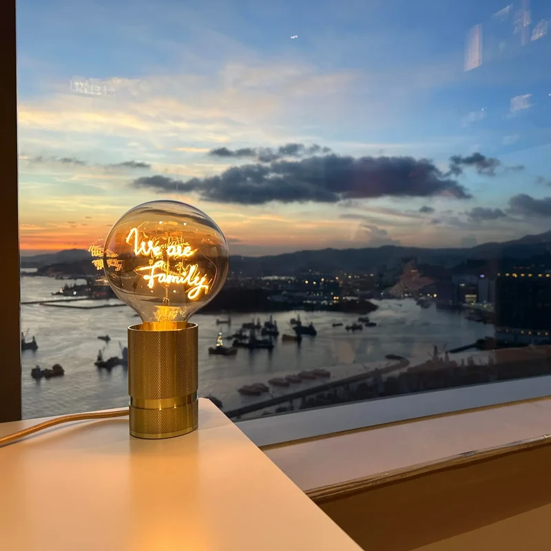 Ampoule décorative LED "We are Family" - Message In The Bulb