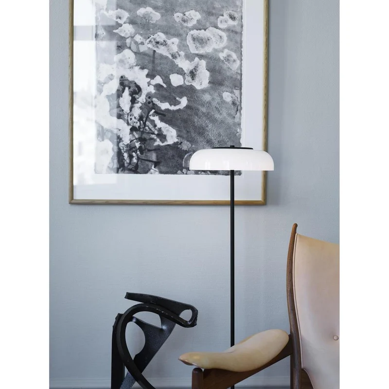 BLOSSI GULVLAMPE SORT/OPAL LED DÆMP