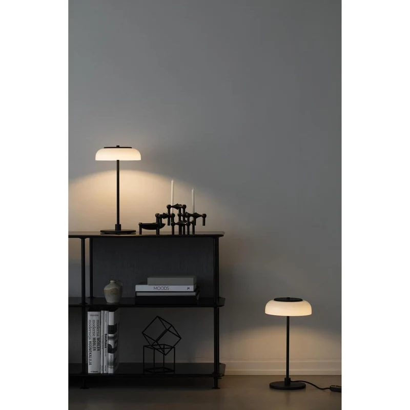 BLOSSI BORDLAMPE SORT/OPAL LED DÆMP SMALL