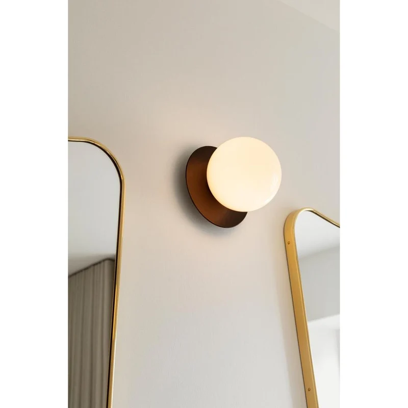 LIILA 1 MEDIUM VÆGLAMPE IP44 MØRK BRONZE/OPAL
