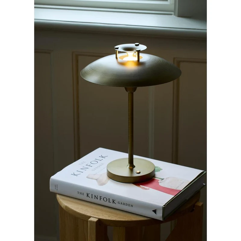 Stepp 1-2-3 Portable - Antique Finish - Genopladelig bordlampe med klassisk touch