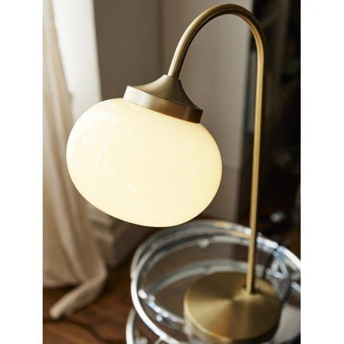Lampe de salon dorée à poser