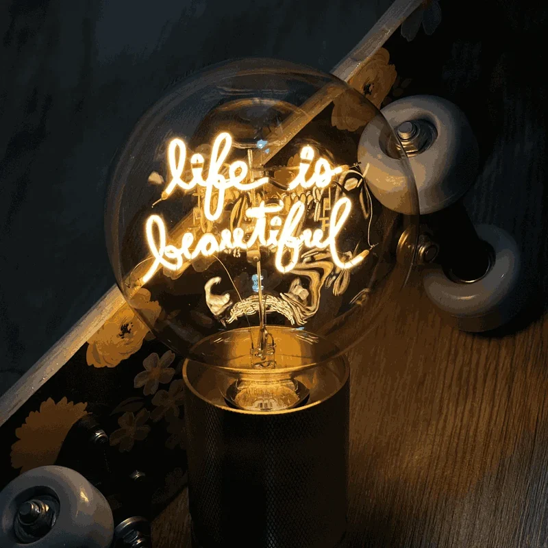 Ampoule décorative LED "Life is Beautiful" - Message In The Bulb