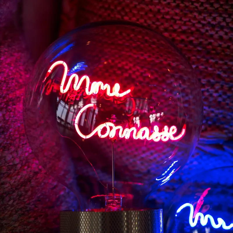 Ampoule décorative LED "Mme Connasse" - Message In The Bulb