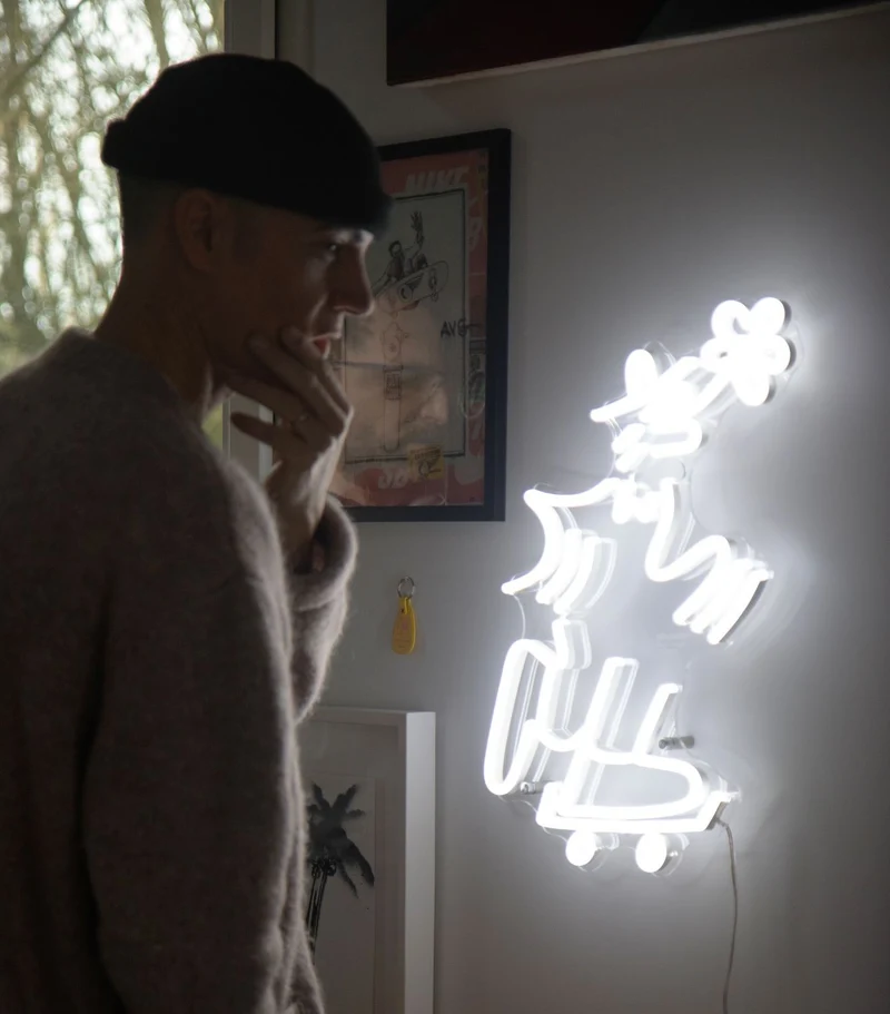 Gus Gus by Lucas Beaufort, signe en néon LED