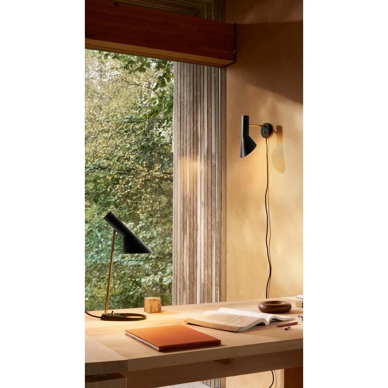 AJ Mini - Bordlampe - Messing/Sort