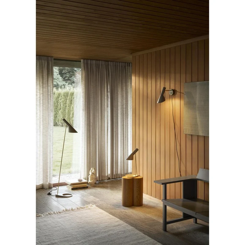 AJ - Gulvlampe - Messing/Sort