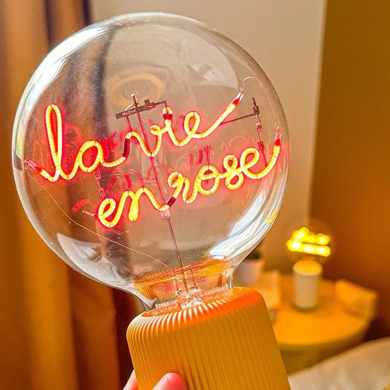 Ampoule décorative LED sans Fil "La vie en Rose" - Message In The Bulb