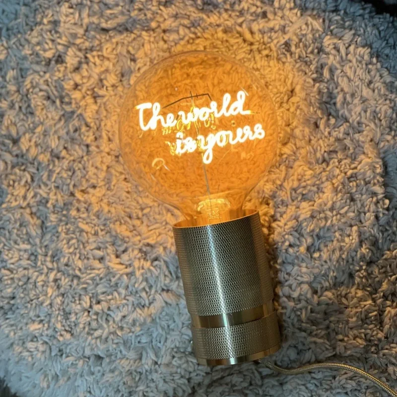 Ampoule décorative LED "The World is Yours" - Message In The Bulb