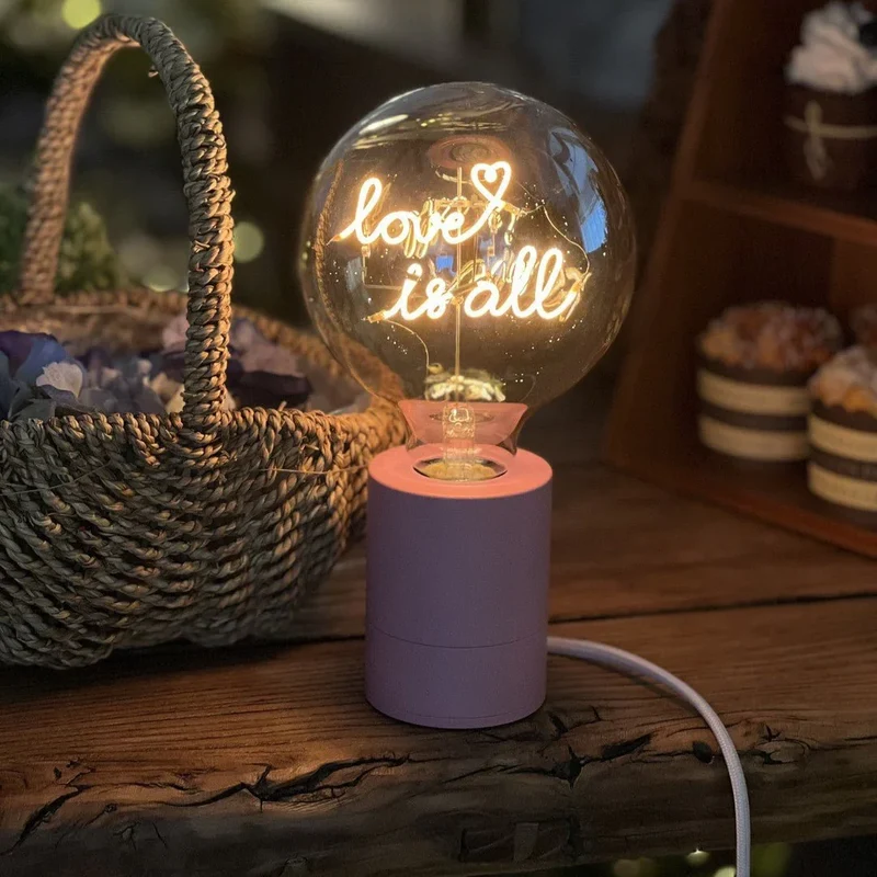 Ampoule décorative LED "Love is All" - Message In The Bulb