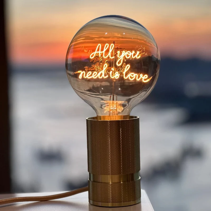 Ampoule décorative LED "All You Need is Love" - Message In The Bulb