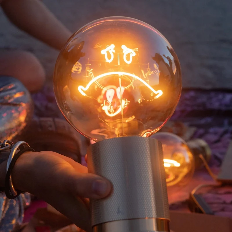 Ampoule décorative LED "Smiley World - Sorrow" - Message In The Bulb