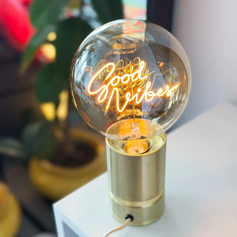 Ampoule décocative LED "Good Vibes" - Message In The Bulb