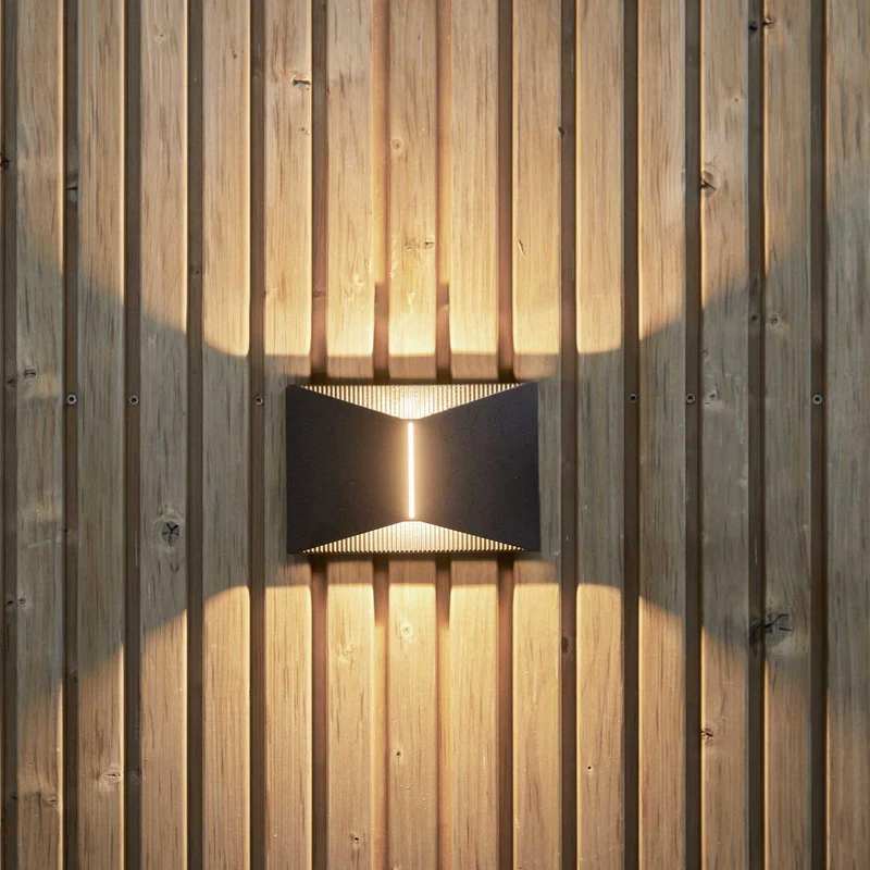 THE X UDENDØRSLAMPE SORT LED