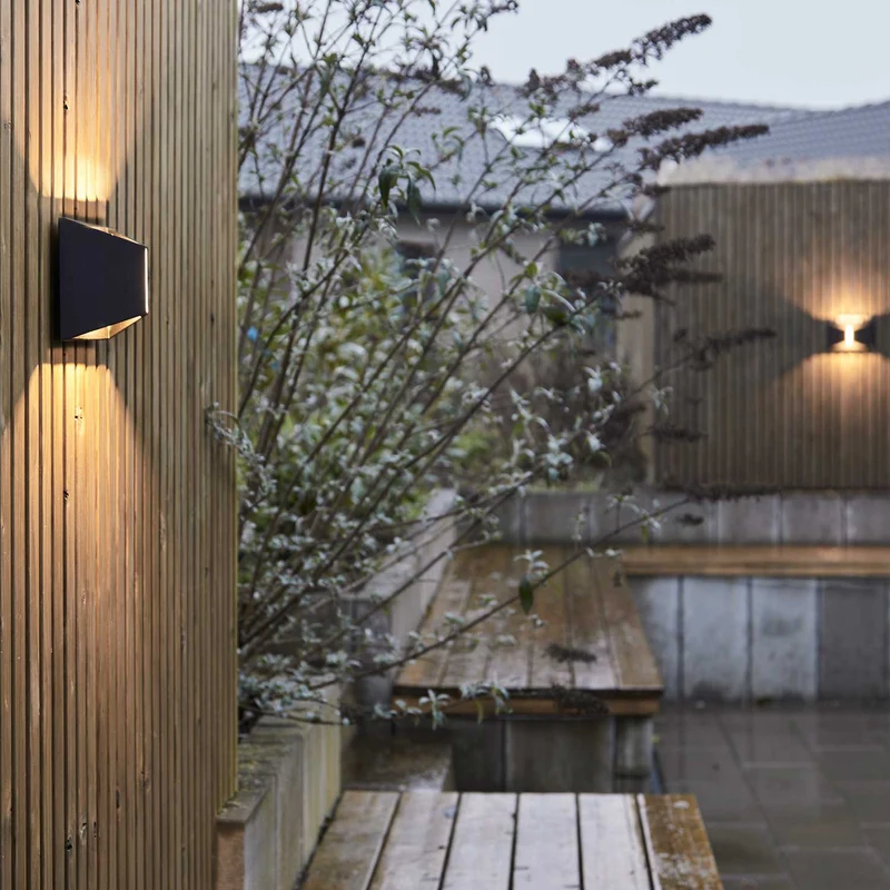 THE X UDENDØRSLAMPE SORT LED