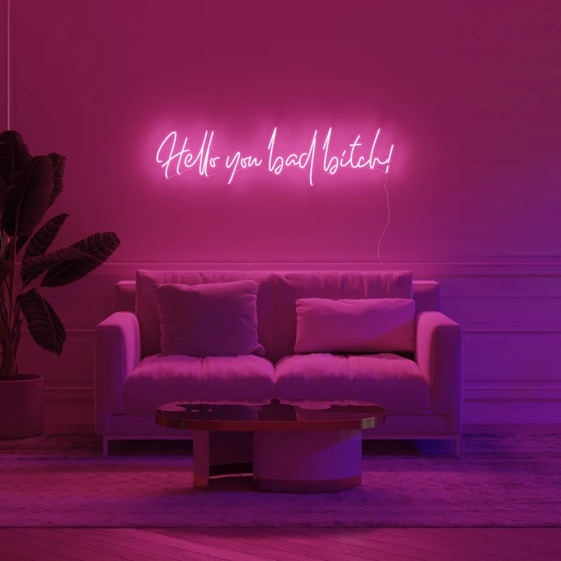 Hello you bad bitch! by Zoe Roe, signe en néon LED
