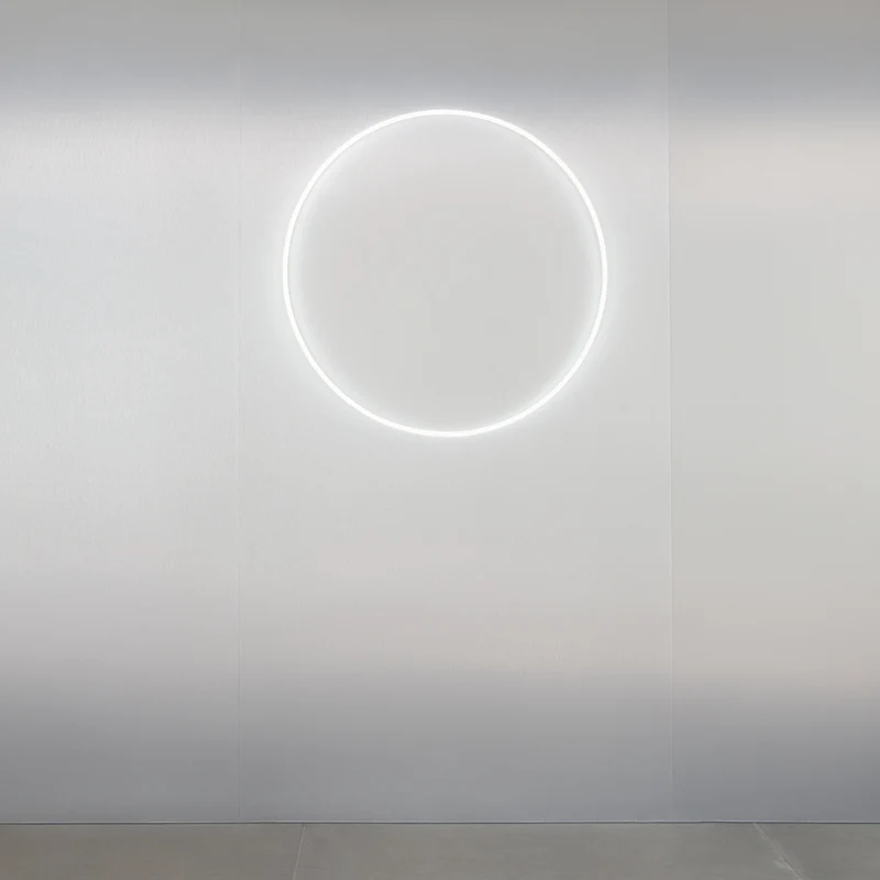 Circle 03 by Crosby Studios, signe en néon LED