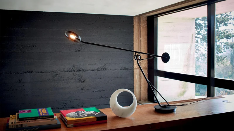 DCW Éditions Aaro bordlampe LED H 38,5 cm - Sort