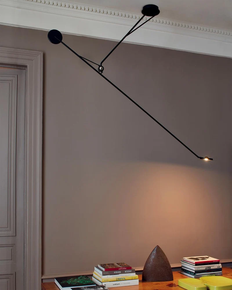 DCW Éditions Aaro loftlampe sort - skulpturel belysning