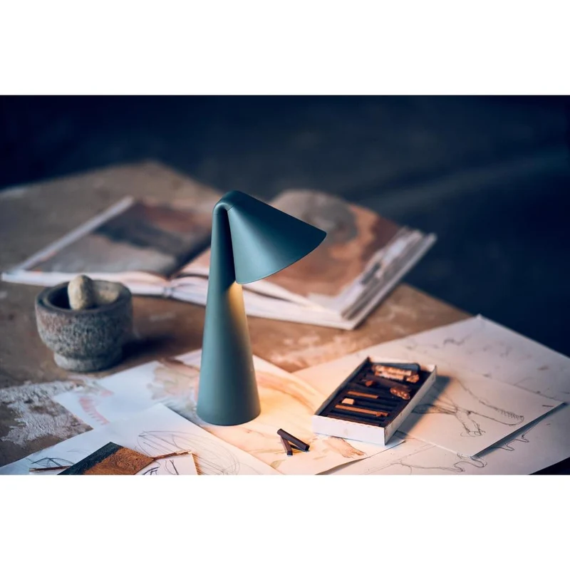 Ami Portable Bordlampe - Sage Green med genopladeligt LED-lys