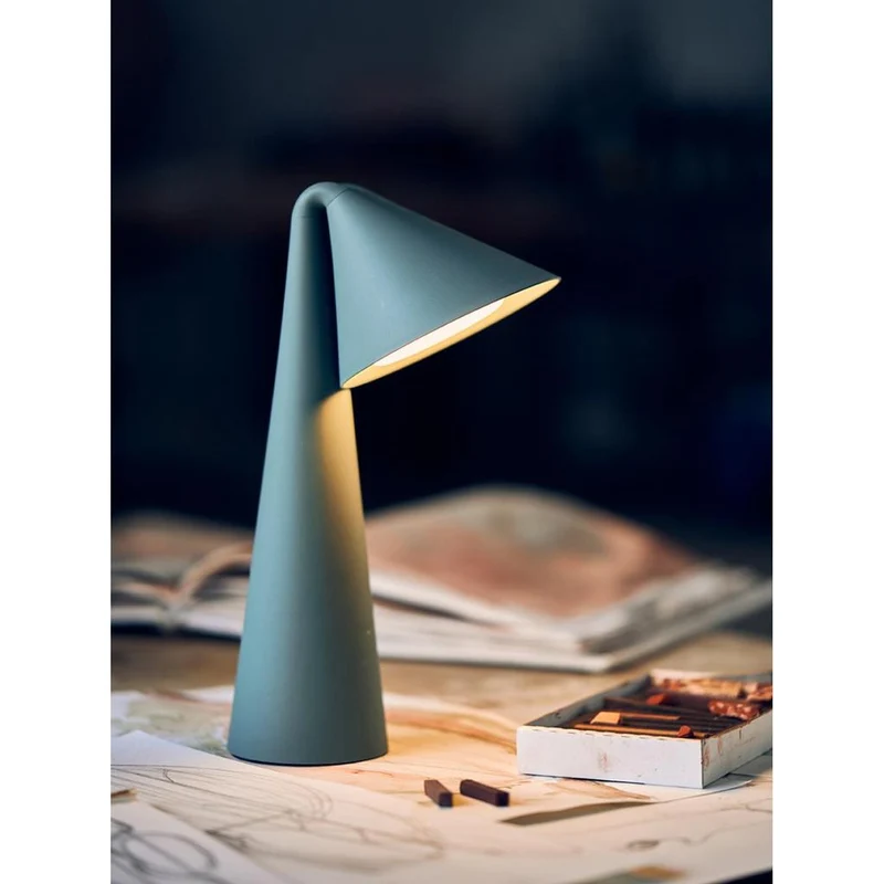 Ami Portable Bordlampe - Sage Green med genopladeligt LED-lys
