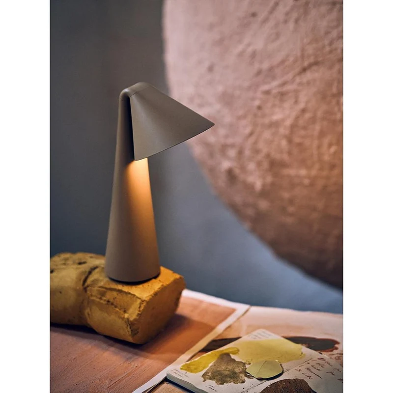 Ami Portable Bordlampe - Olive Stone - Genbrug og mobil hyggebelysning