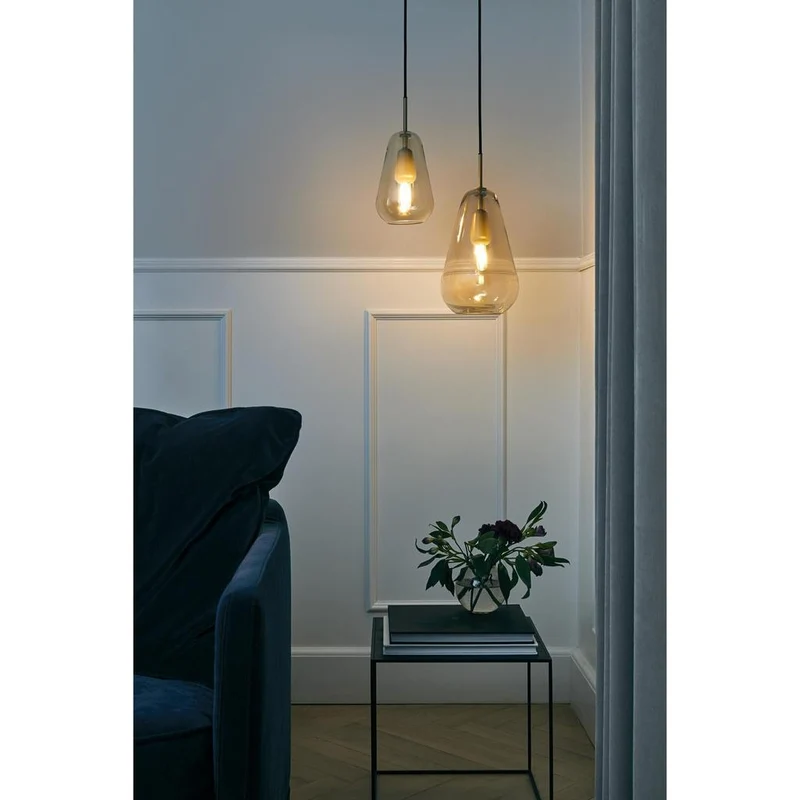 Anoli 1 Medium Pendel - Nordic Gold/Gold i elegant dråbedesign af Sofie Refer