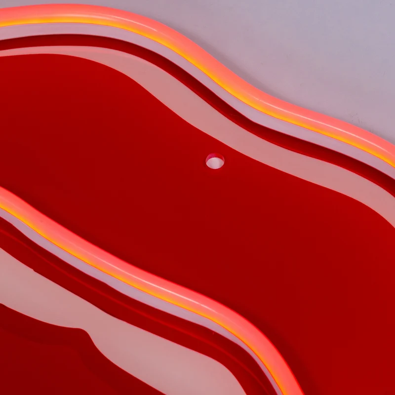 Red Lips by Tom Wesselmann, signe en néon LED
