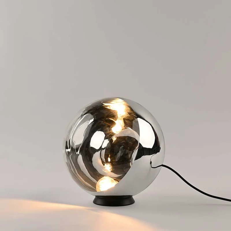 s.luce Orb Glaskugel Tischlampe