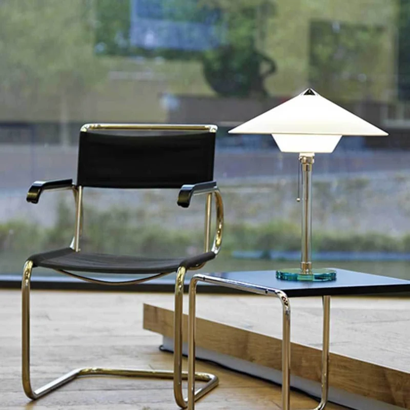 Tecnolumen Bauhaus-Tischleuchte WG28 Wagenfeld mit Schirm