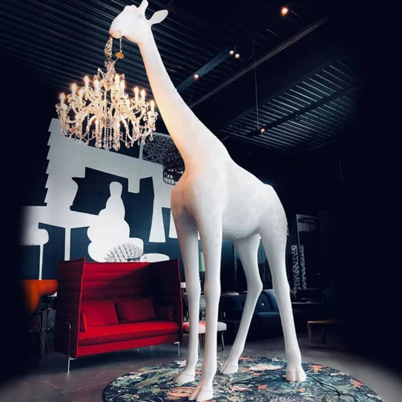 Giraffe in Love Stehleuchte 400cm Lebensgroß