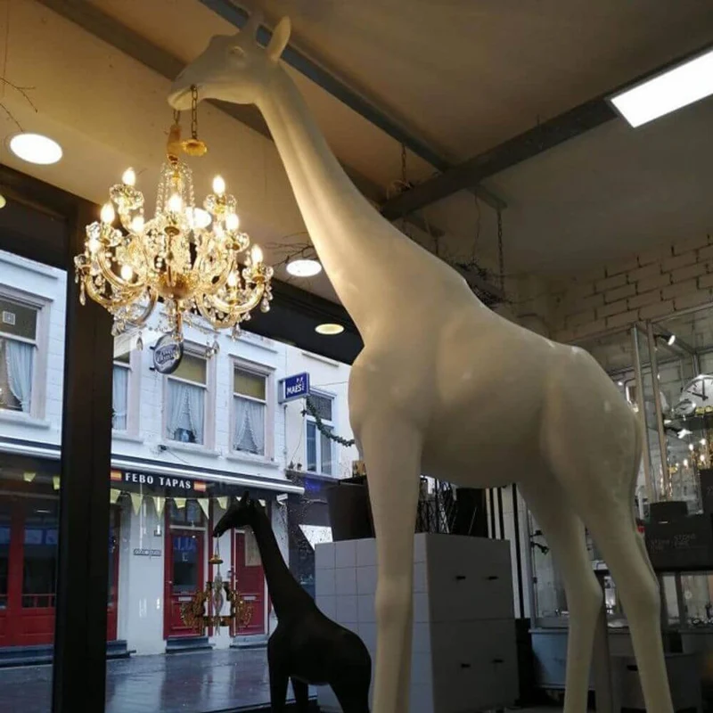 Giraffe in Love Stehleuchte 400cm Lebensgroß