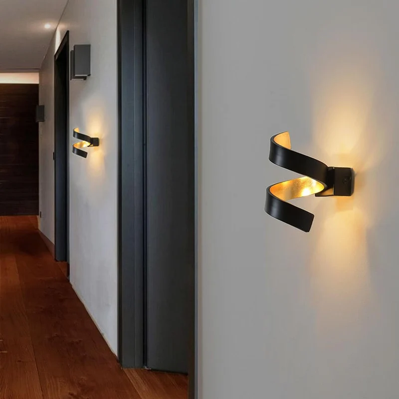 LED Wandleuchte Helix Goldfarben, Schwarz