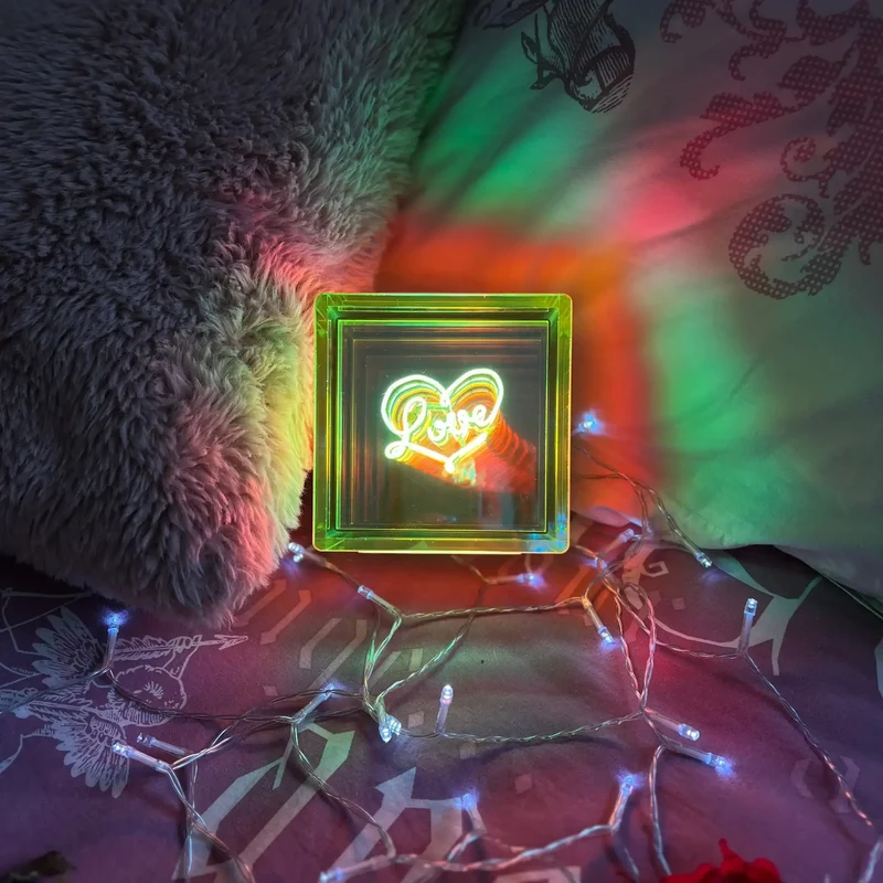 Cube lumineux sans fil "LOVE" - Message In The Box