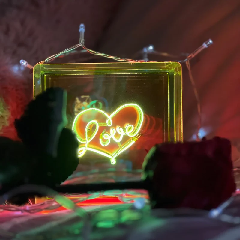 Cube lumineux sans fil "LOVE" - Message In The Box