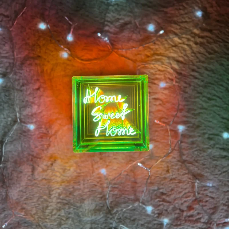 Cube lumineux sans fil "HOME SWEET HOME" - Message In The Box