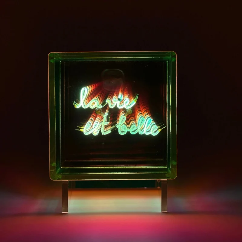 Cube lumineux sans fil "LA VIE EST BELLE" - Message In The Box