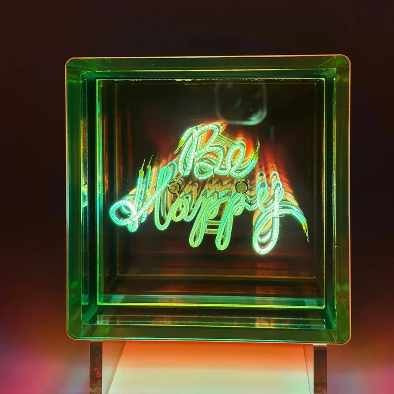 Cube lumineux sans fil "BE HAPPY" - Message In The Box